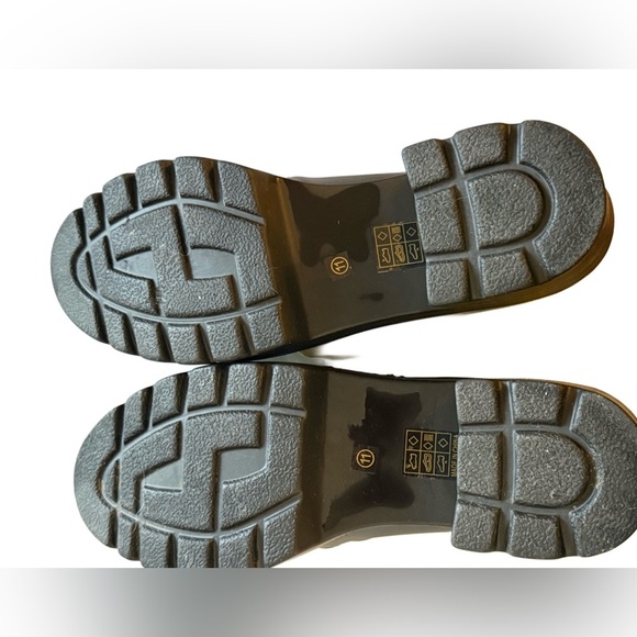 Journee Collection Lug Sole Loafers Size 11 - Picture 2 of 8